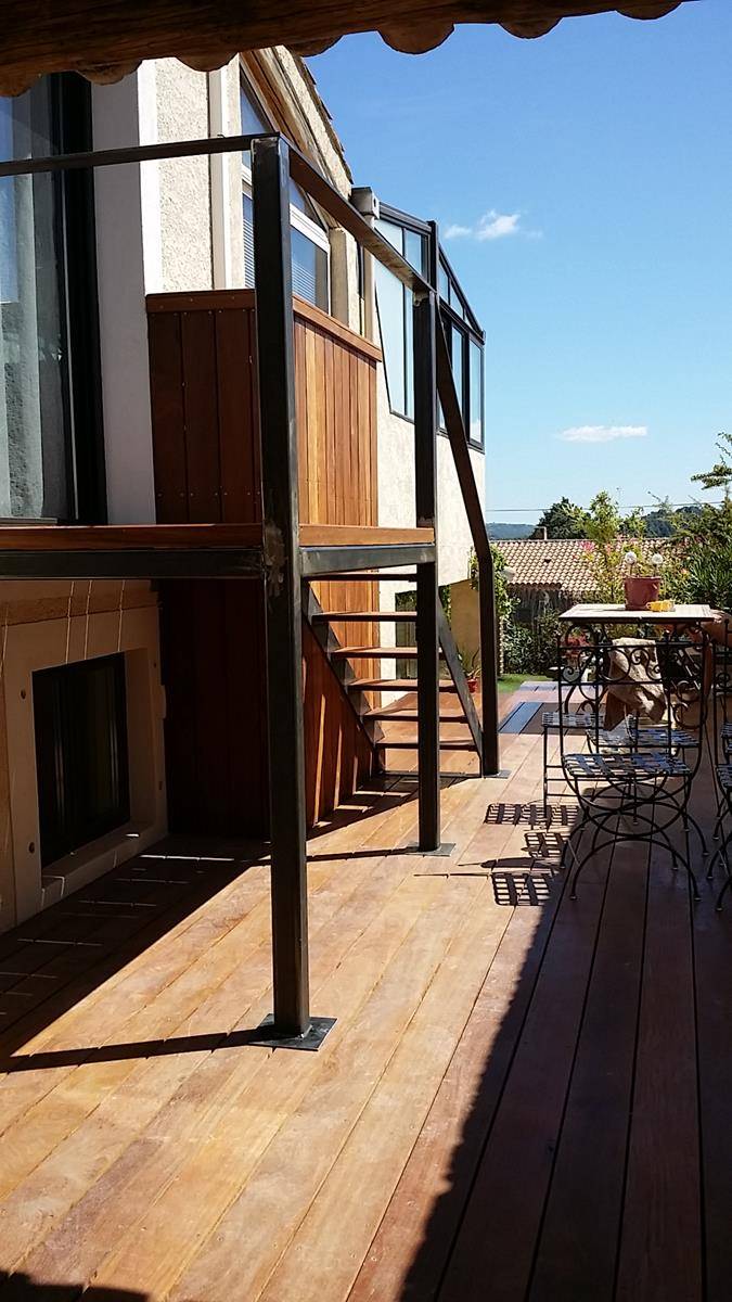 Réalisation d'une terrasse bois en essence de cumaru à Coudoux dans la région aixoise.