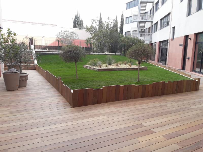 Réalisation d'une terrasse bois en essence d'IPE à forte résistance pour un hôtel de à Aix-en-Provence