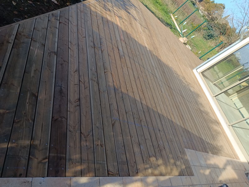 Faire un nettoyage de printemps dans mon jardin pour accueillir un aménagement extérieur type terrasse à Marseille