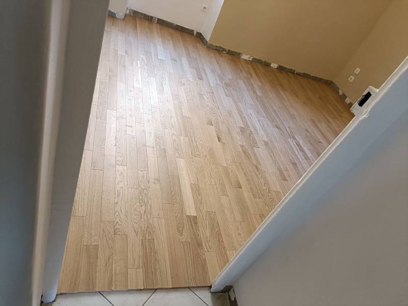 Réalisation d'une pose de parquet bois chêne contre-collé à l'anglaise à Avignon