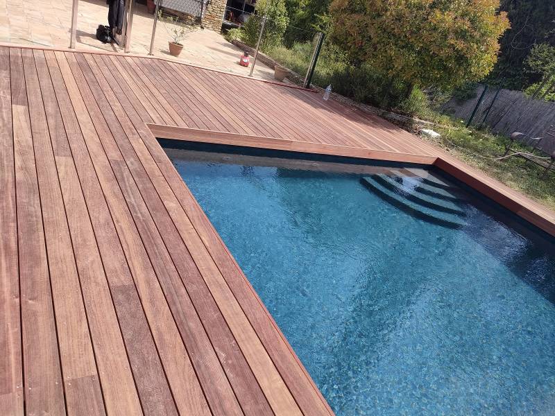 Plage de piscine bois de padouk à Gémenos
