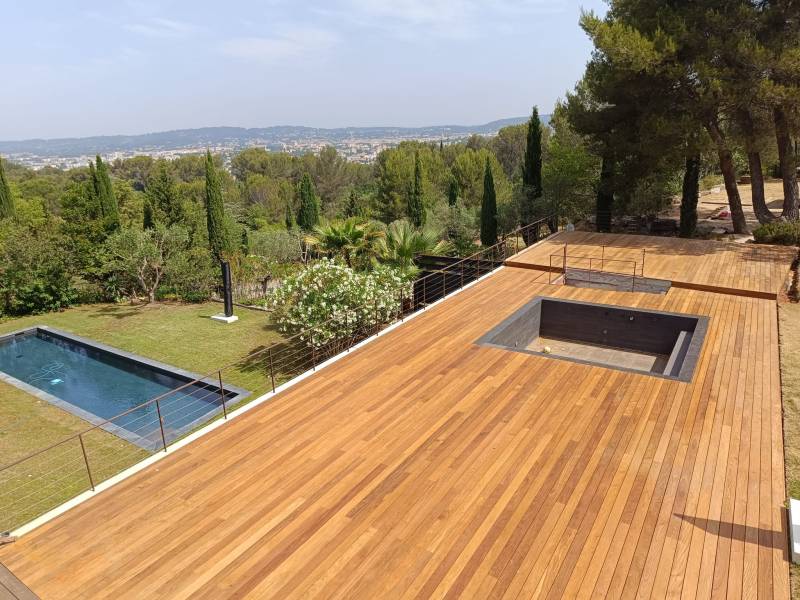 Réaliser une terrasse en ipé vissée sur plots à Aix-en-Provence